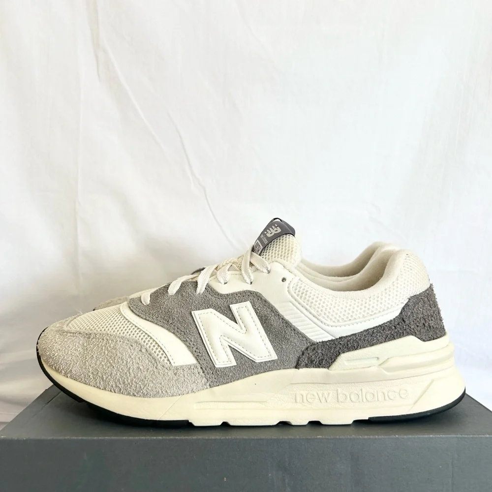 New Balance 997H Light Aluminum Team Away Grey size 10 CM997HRK 2023 PRE-OWNED - Picture 2 of 9